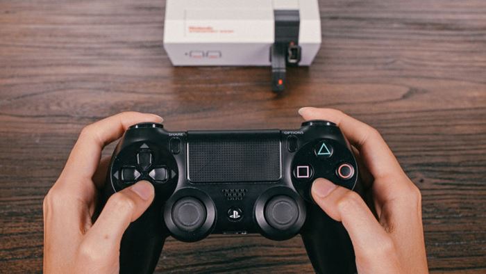 คุณสามารถใช้จอย PS4 เล่นเกมบน แฟมิคอม Mini โซนอเมริกาได้แล้ว