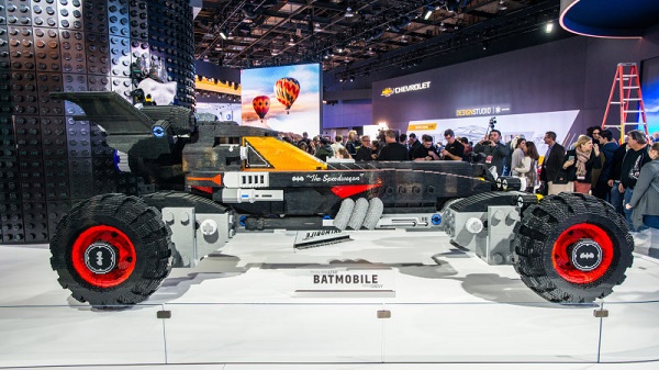 Chevrolet นำรถแบทแมนเลโก้ “ขนาดเท่าคนจริง” จาก The Lego Batman Movie มาโชว์ในงาน Detroit Auto Show 2017