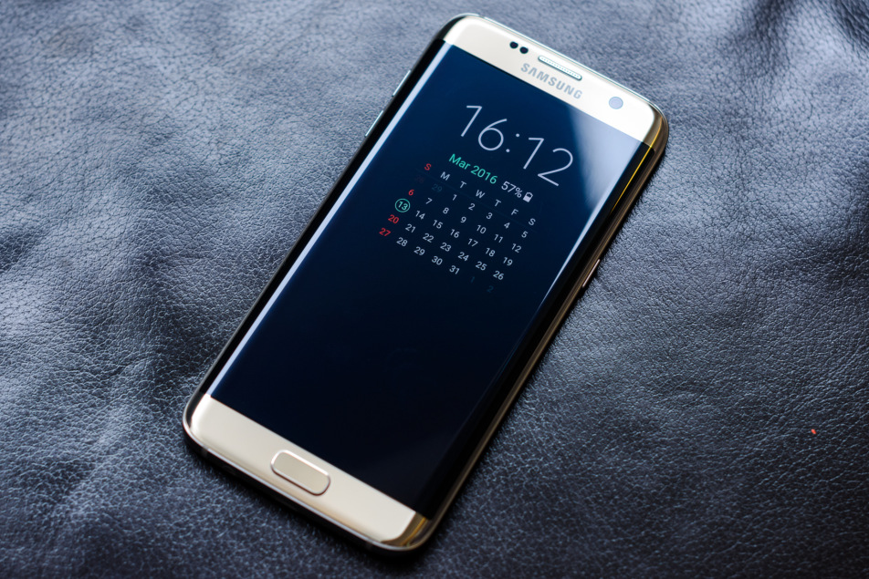 ผู้ใช้งานโวย Samsung Galaxy S7 edge ประสบปัญหาหน้าจอเป็นเส้นสีชมพู พร้อมวิธีแก้ไข