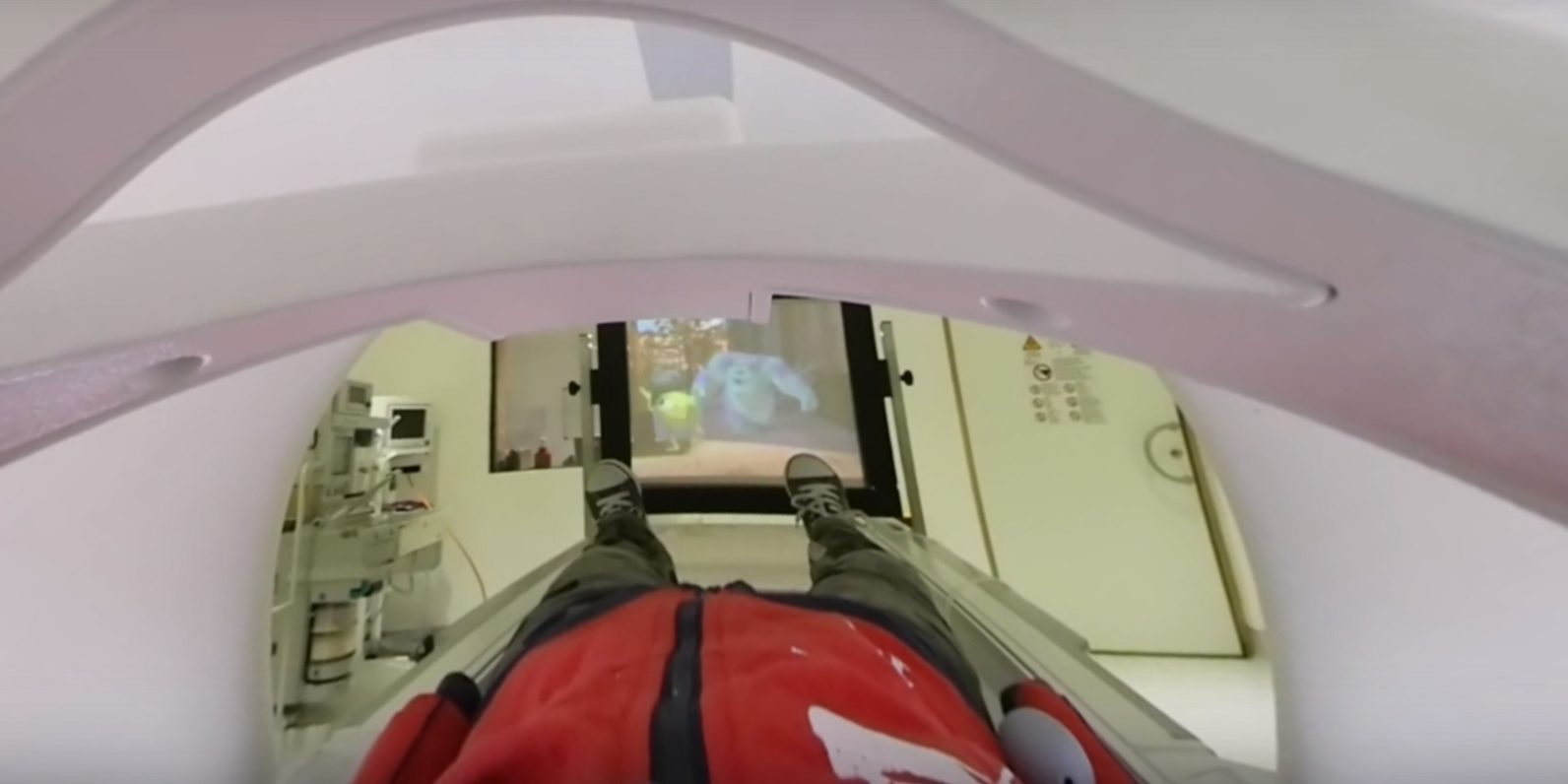 โรงพยาบาลแห่งหนึ่งนำเทคโนโลยี VR มาช่วยให้เด็กๆเรียนรู้ขั้นตอนการตรวจ MRI