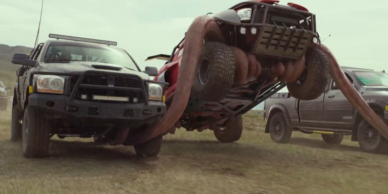 MONSTER TRUCKS – มอนสเตอร์เพื่อนรักที่พาพระเอก พุ่งสปีด บดขยี้รถถล่มทลายแบบนับไม่ถ้วน !