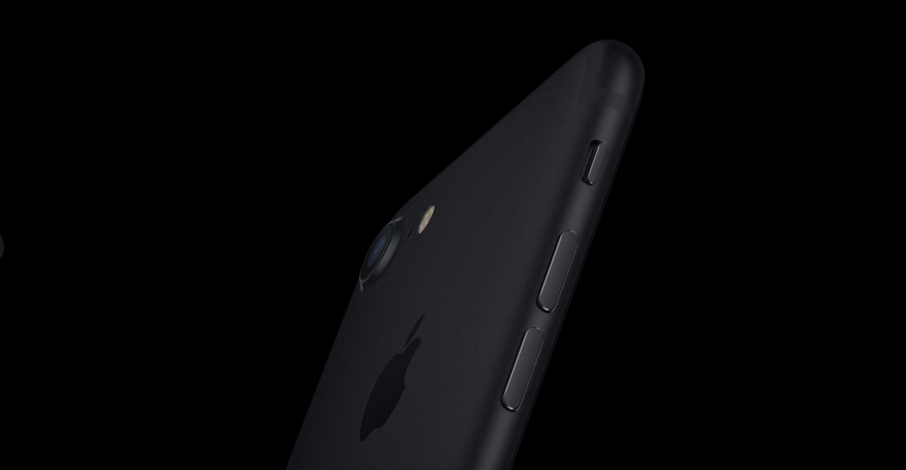 ยิ่งกว่าดำเงา! ผู้ใช้งาน iPhone 7 และ iPhone 7 Plus สีดำด้านประสบปัญหาสีลอกซะงั้น!!