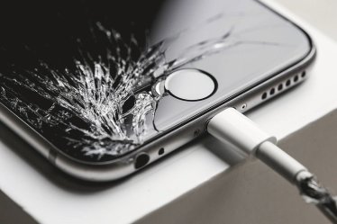 เฮสิครับ! Apple ปรับเงื่อนไข iPhone จอแตกซ่อมตามร้านประกันไม่ขาดแล้ว!!