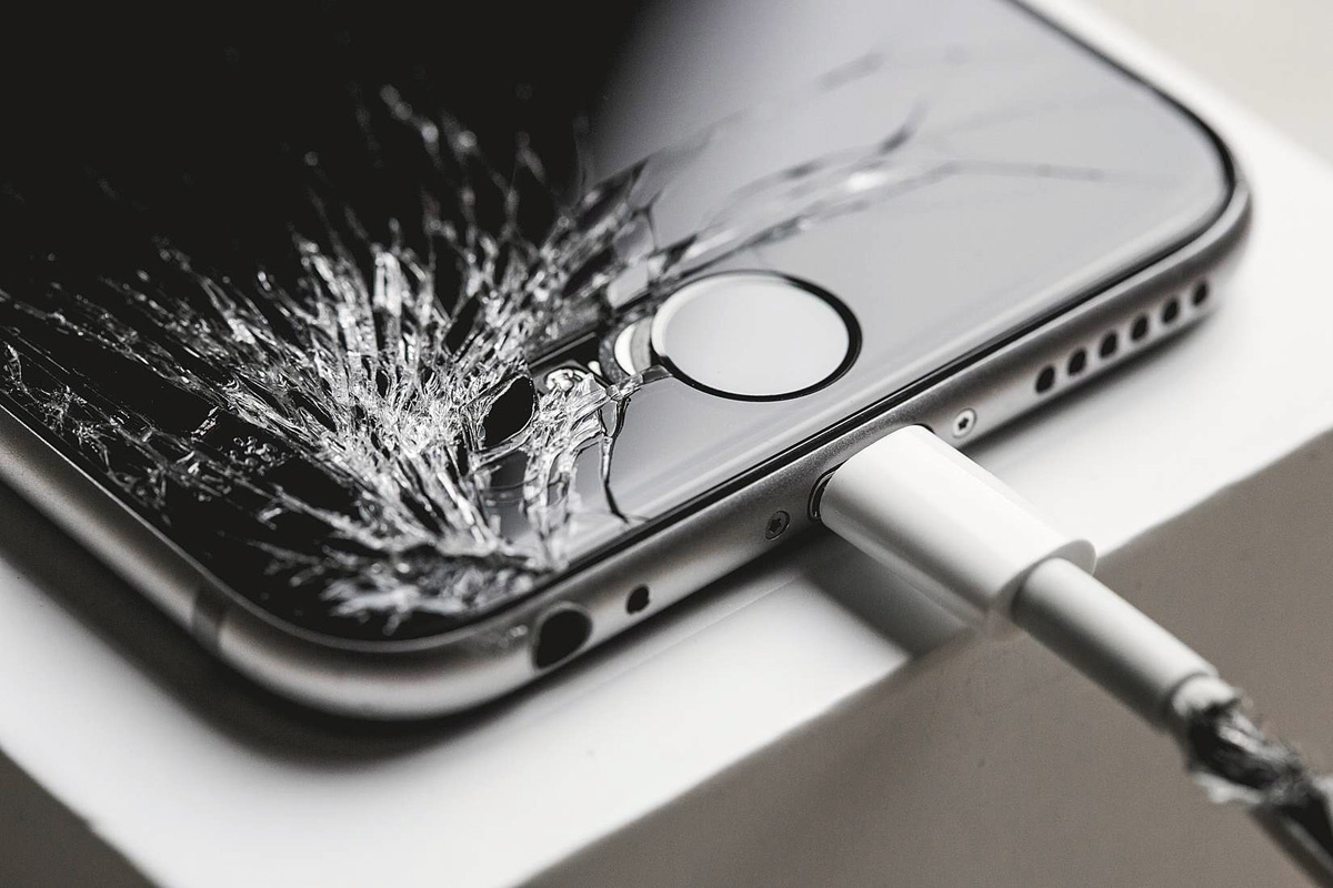 เฮสิครับ! Apple ปรับเงื่อนไข iPhone จอแตกซ่อมตามร้านประกันไม่ขาดแล้ว!!