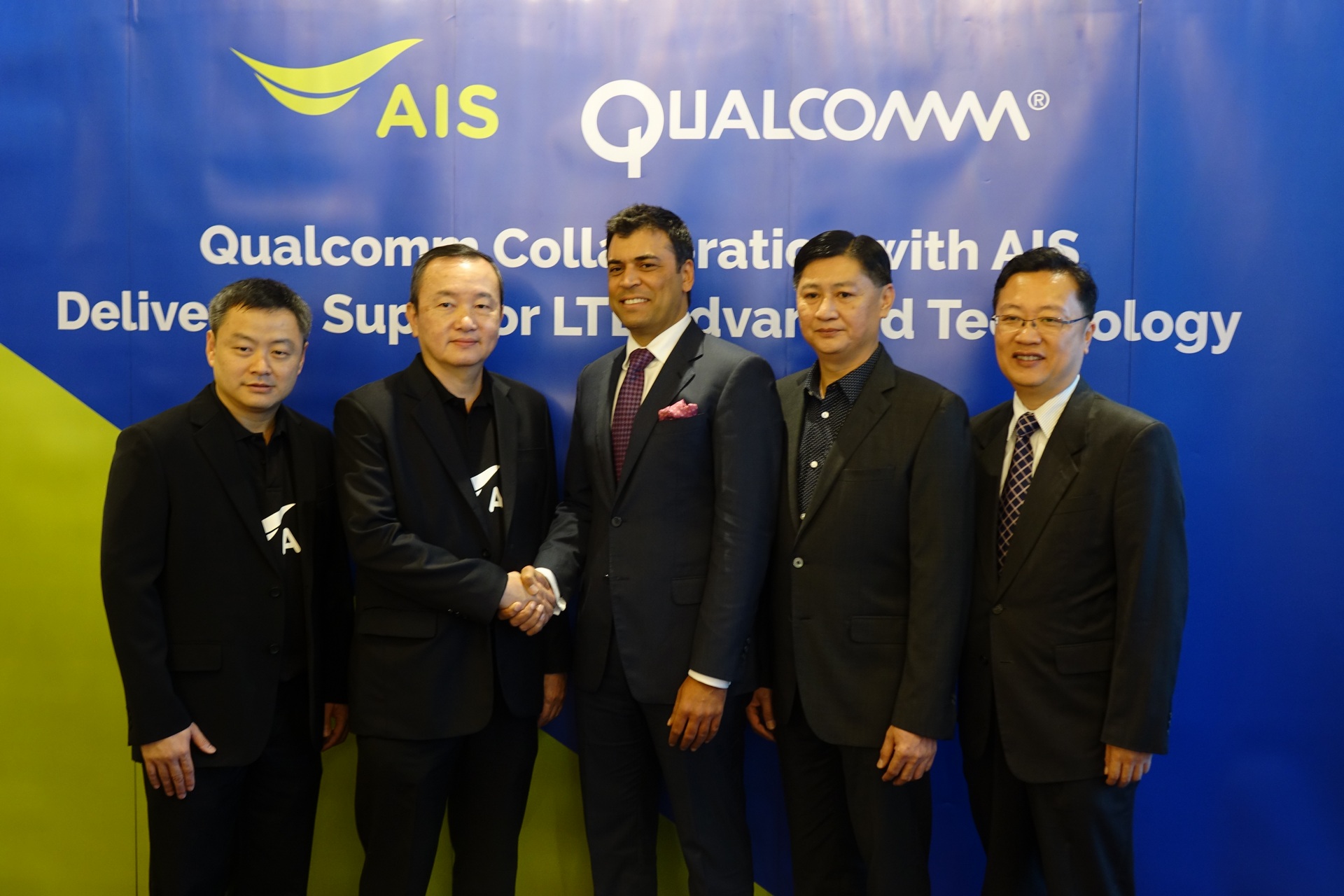 ‘เอไอเอส’ จับมือ ’Qualcomm’ ส่งมอบเทคโนโลยี LTE Advance สู่ผู้ใช้งานชาวไทย