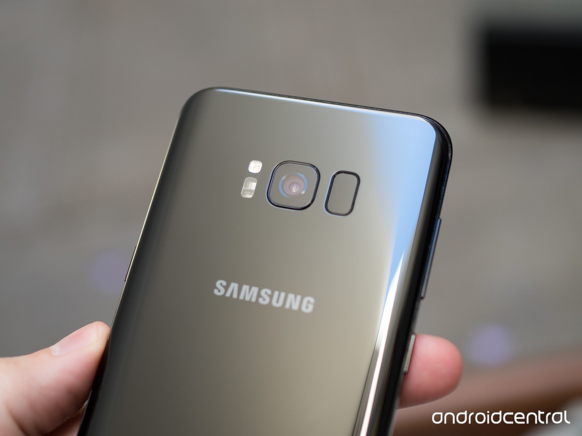 หากอยากได้รูปสวยๆ จาก Samsung Galaxy S8 จะต้องเช็ดเลนส์ให้ใสก่อนนะ