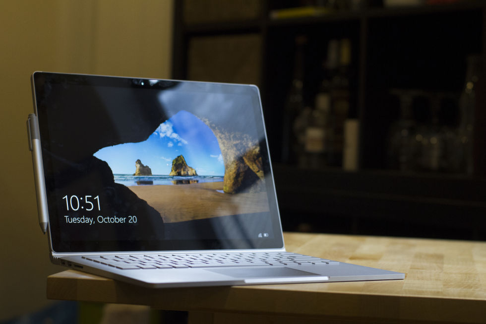 Surface Book 2 อาจกลับมาใช้ดีไซน์แลปท็อปปกติ ถอดแยกหน้าจอไม่ได้ และราคาถูกลง