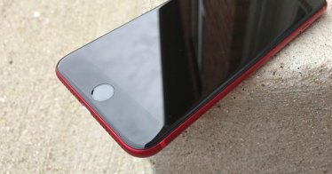 รวมๆ แล้วมีเสน่ห์! เปลี่ยน iPhone 7 (PRODUCT)RED เป็นสีดำแดงสมใจไม่ง้อ Apple (มีคลิป)