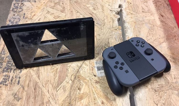 สุดโหดเจาะเครื่อง Nintendo Switch ให้เป็นรูป Tri Force แล้วเอาไปปล่อยใน e-bay !!