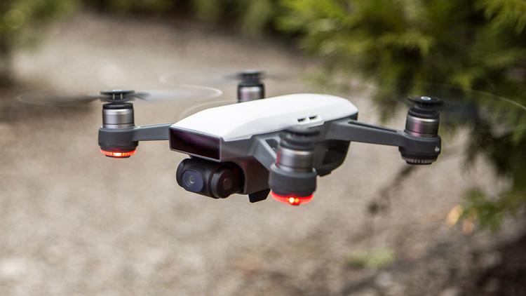 DJI เปิดตัว Spark โดรนไซส์เล็กแสนฉลาด สั่งด้วยมือได้ และถูกมาก!