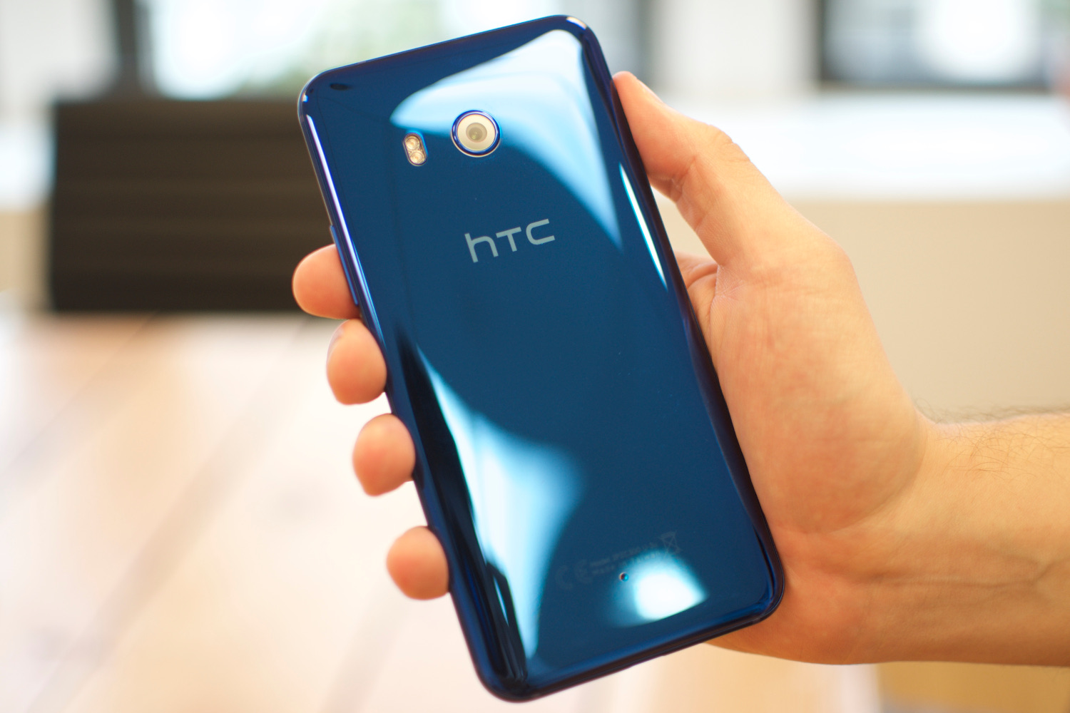 HTC U11 รุ่นแรม 6GB และความจุ 128GB จำกัดวางขายเพียง 9 ประเทศเท่านั้น