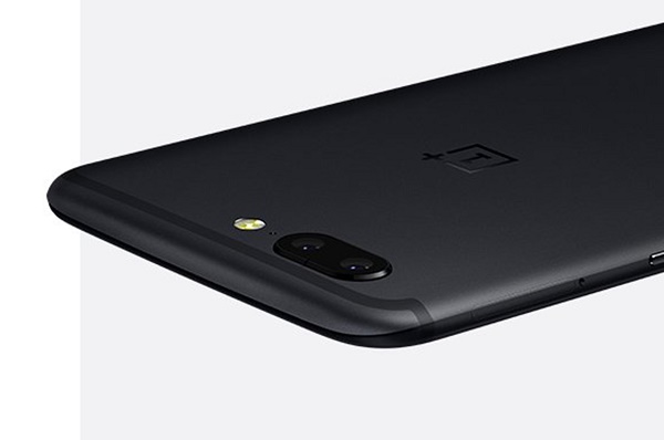 ภาพเรนเดอร์ OnePlus 5 สีดำ เผยให้เห็นกล้องหลังคู่