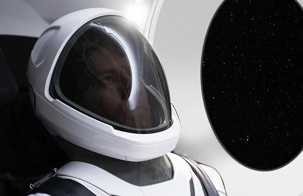 อีลอน มัสก์ เผยภาพแรกของชุดอวกาศ SpaceX