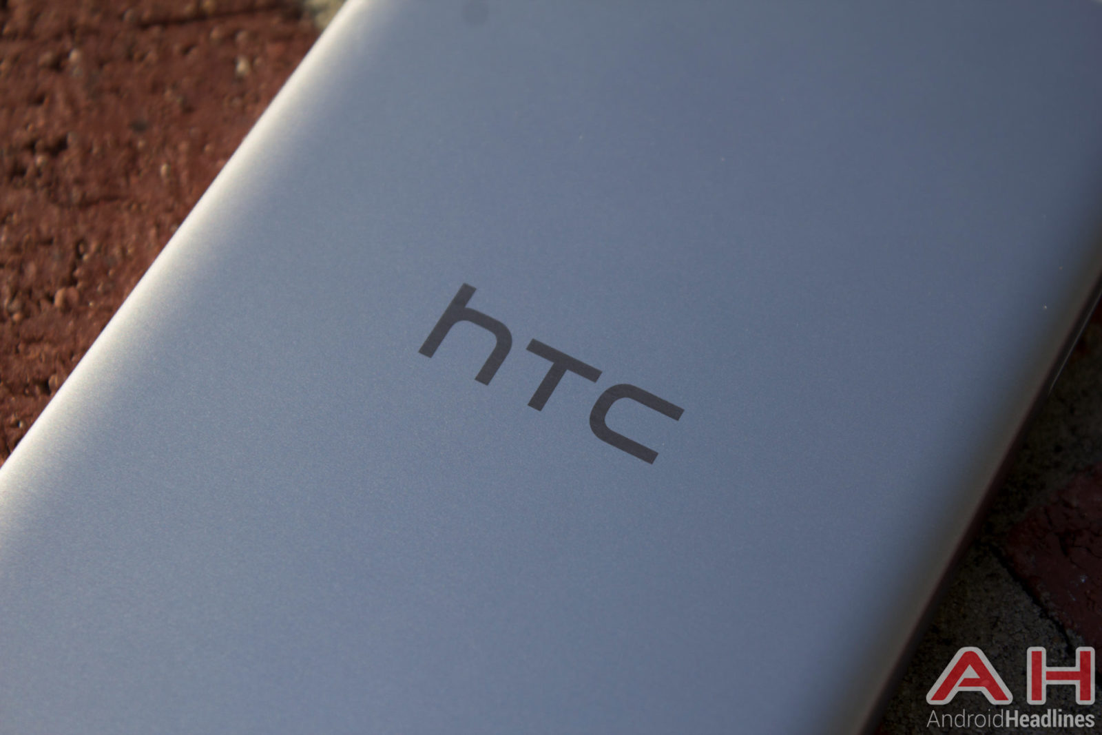 รอด-ไม่รอด!? HTC อาการหนักถูก OPPO ทำยอดขายแซงในไต้หวันบ้านเกิด