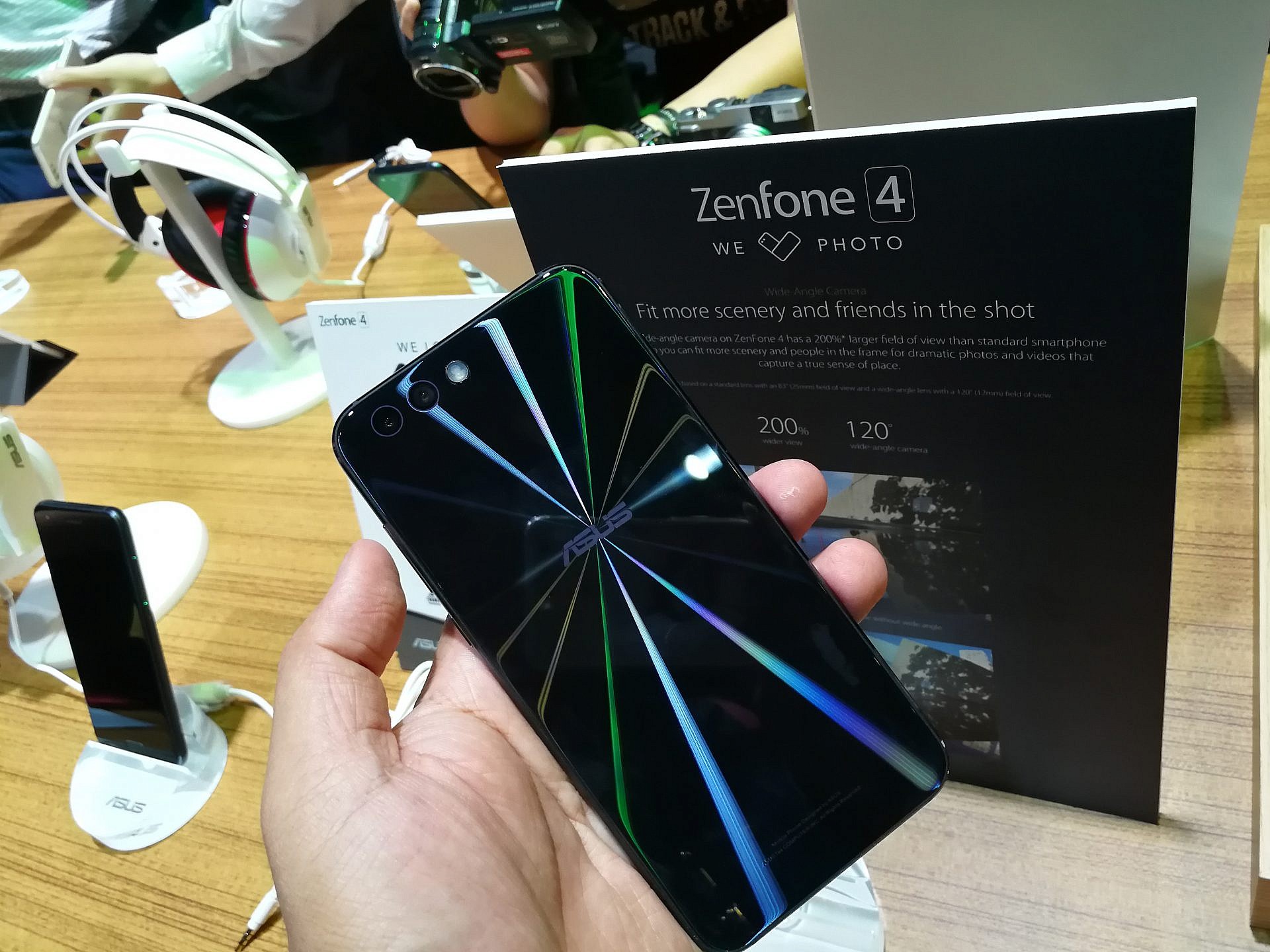 เปิดตัว ASUS Zenfone 4 มือถือกล้องคู่สุดล้ำ จะกว้างจะซูม สั่งได้ดั่งใจ!?