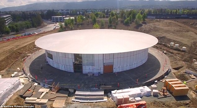 Steve Jobs Theater หอประชุมใต้ดินสุดล้ำ! มีลิฟต์หมุน และกำแพงลับ เพื่อซ่อนพื้นที่จัดแสดงผลิตภัณฑ์