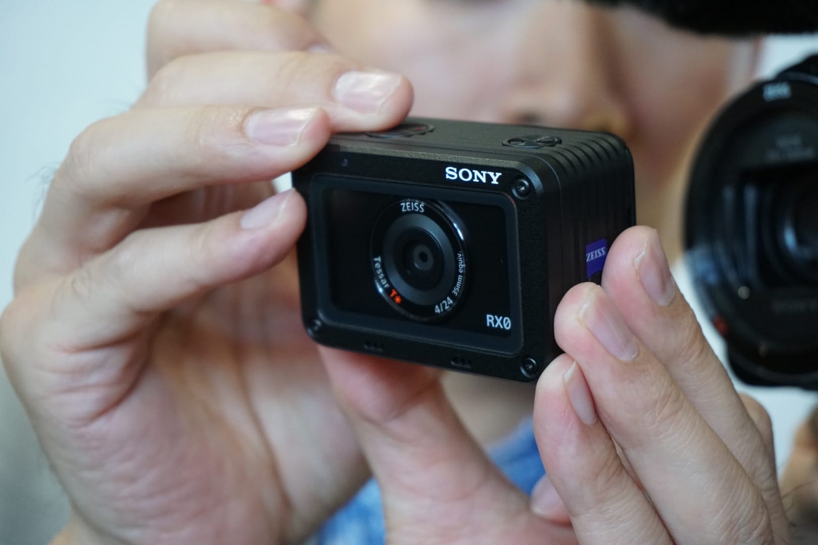 Sony เปิดตัว RX0 กล้องจิ๋วรุ่นโปรใช้เซนเซอร์ 1 นิ้ว ราคา 24,000
