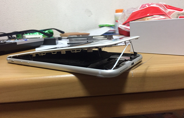 Apple เร่งสืบสวนเหตุแบตเตอรี่ iPhone 8 Plus เกิดการ “บวม”