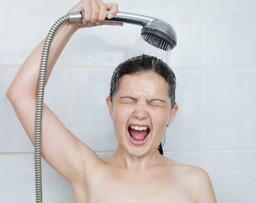การอาบน้ำเย็นอาจไม่ทำให้สุขภาพดีขึ้นเหมือนที่หลายๆ คนเชื่อ!