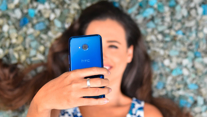 เปิดตัวแล้ว HTC U11 Life : สมาร์ทโฟนระดับกลางพร้อมฟีเจอร์ “บีบหน้าจอ”