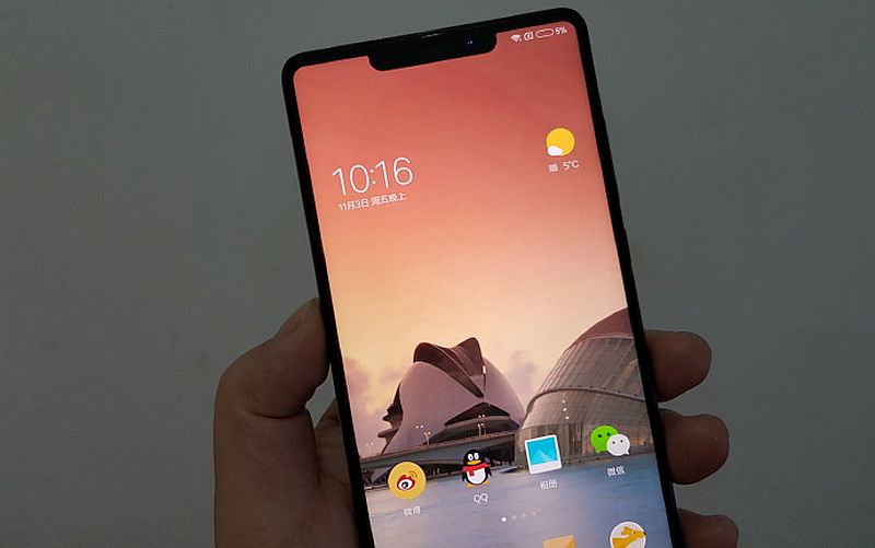 หลุดภาพ Xiaomi Mi Mix 2s มาพร้อมดีไซน์รอยบากตามรอย iPhone X