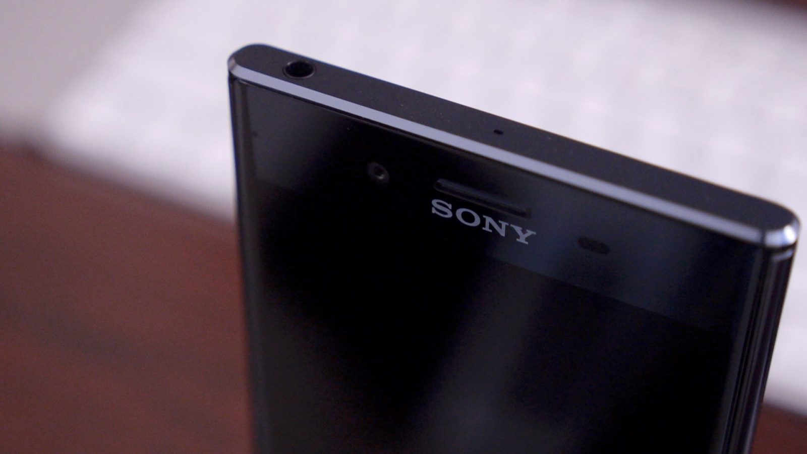 เผยภาพ Sony Xperia XZ2 มาพร้อมกับดีไซน์ไร้ขอบครั้งแรก!