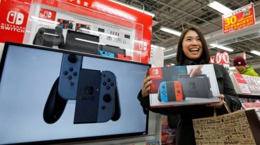 Nintendo Switch ขายดีกว่า PS4 มากกว่า 3 เท่าในปีแรกที่วางขาย (ในญี่ปุ่น)