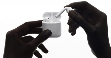 สื่อนอกเผย Apple พัฒนา AirPods รุ่นใหม่พร้อมคุณสมบัติกันน้ำ-สั่งการด้วย Siri ได้แล้ว