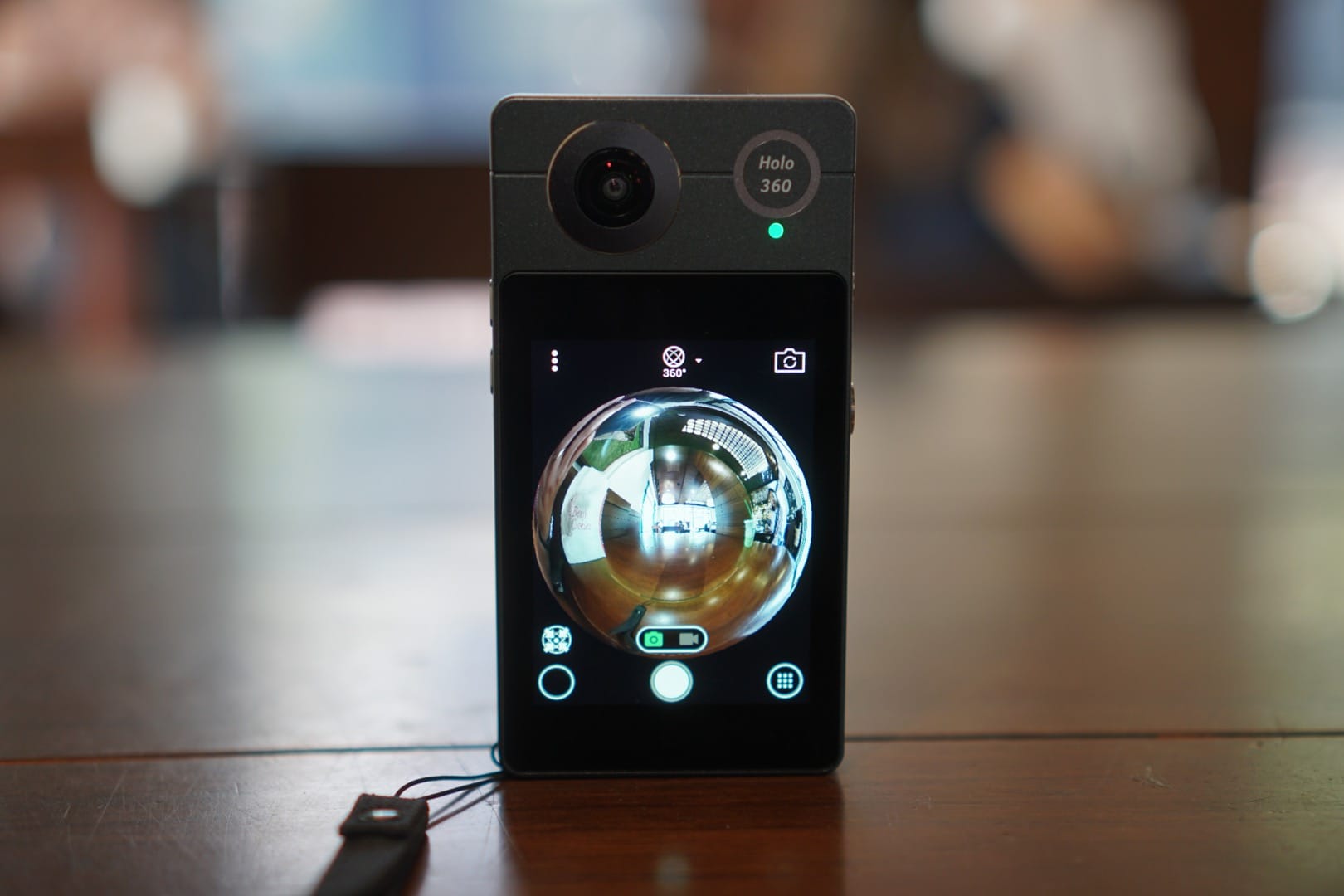 รีวิว Acer Holo360 กล้อง 360 องศา ที่ดันเป็นสมาร์ทโฟนได้เต็มตัว (โทรได้ด้วย!)