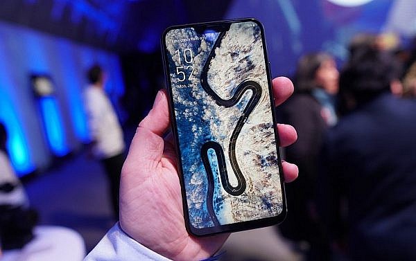 MWC 2018 : Asus เปิดตัว Zenfone 5 และ 5z ดีไซน์คล้าย iPhone X แต่ราคาถูกกว่ามาก