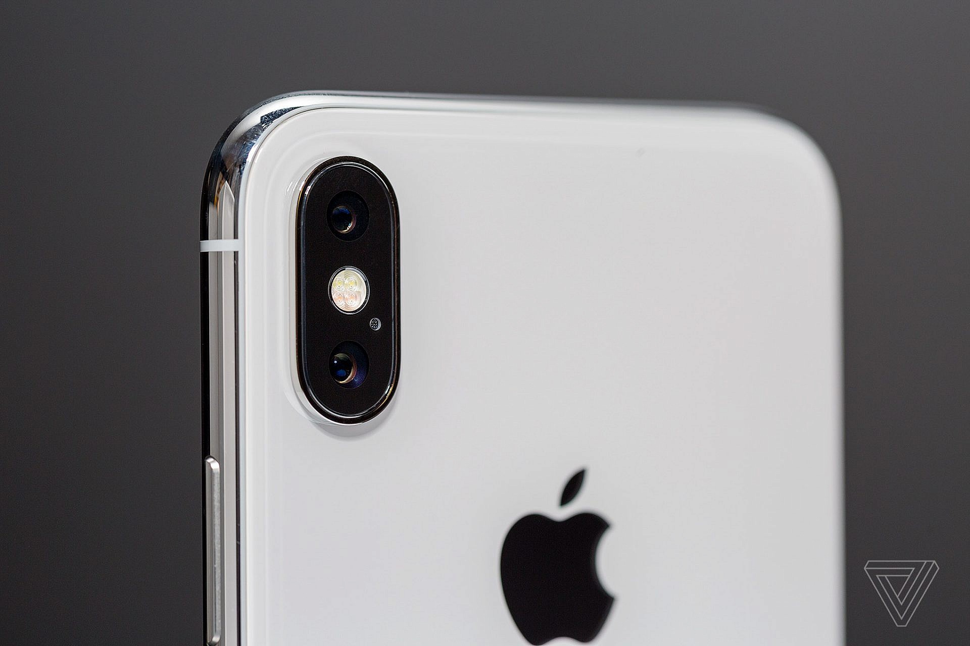 iPhone X รุ่นที่สามจะมาพร้อมกล้องสามตัวที่อัปเกรดให้เทพขึ้นกว่าเดิม!