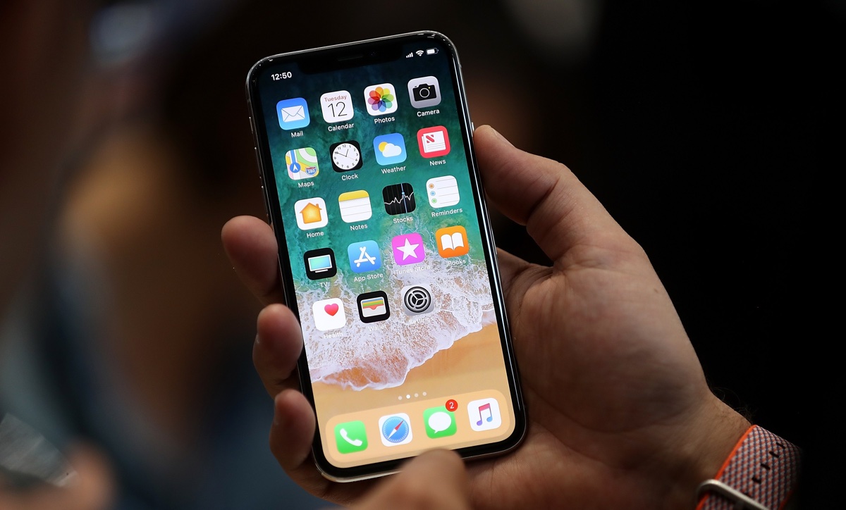 Apple เตรียมเอารอยบากออกจาก iPhone X แสดงผลแบบเต็มจอของจริง!