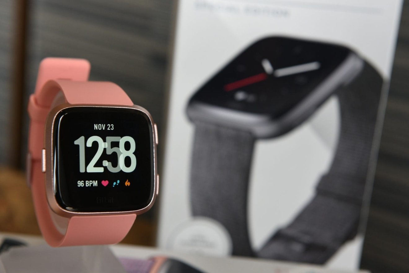 เปิดตัวในไทยแล้ว Fitbit Versa นาฬิกาอัจฉริยะรุ่นน้องราคาถูกลง เริ่มต้น 8,490 บาท