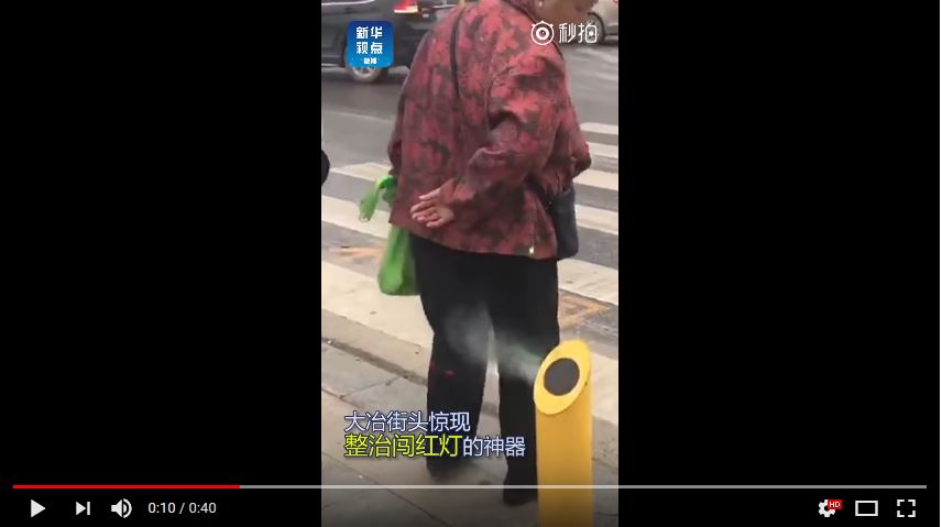 จีนผุดไอเดียฉีดน้ำใส่คนชอบลักไก่เดินข้ามถนนแบบฝ่าฝืนสัญญาณไฟ