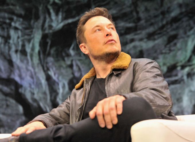 คนจริงไม่พูดเยอะ Elon Musk เยือนเมืองไทยพร้อมส่งเรือดำน้ำเล็กช่วยทีม #หมูป่า