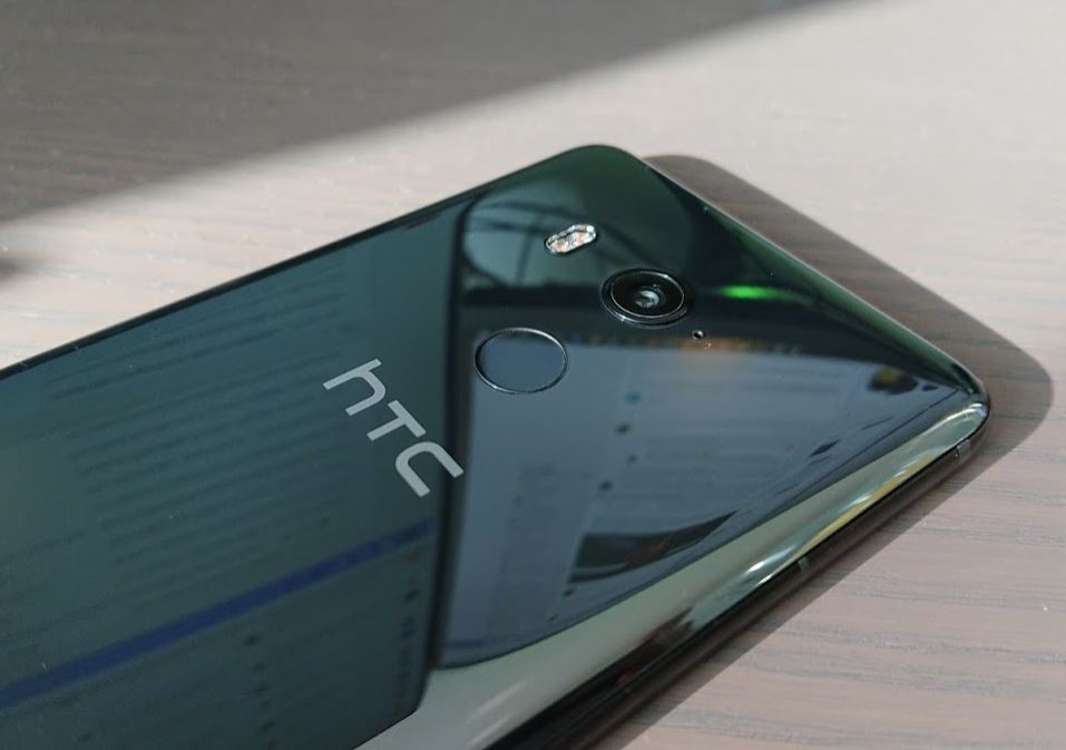 เงิบสิ HTC เผยทีเซอร์สมาร์ทโฟนตัวใหม่แต่ใช้ชิ้นส่วนของ iPhone 6!!