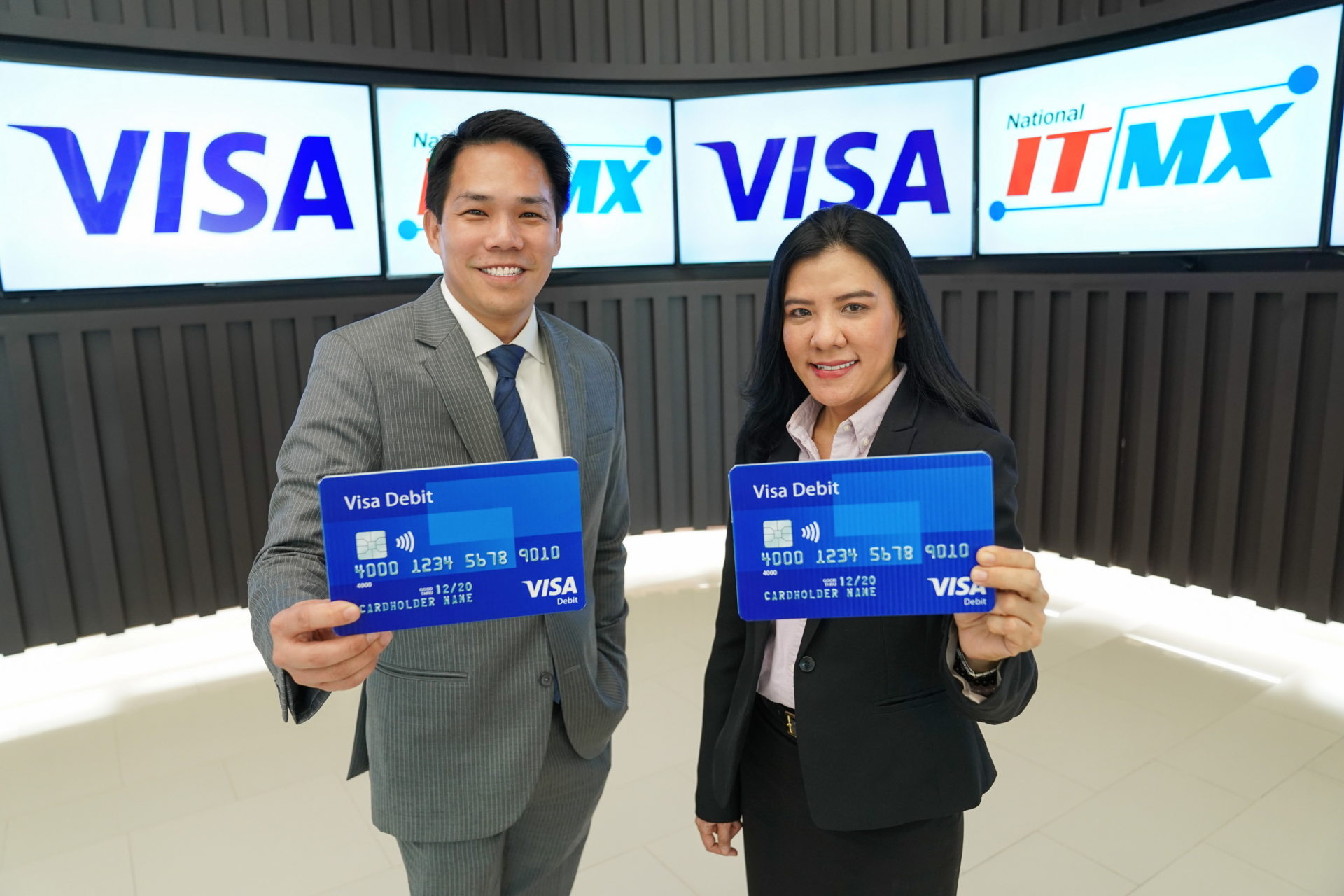 VISA เปิดให้บริการชำระเงินอิเล็กทรอนิกส์ผ่าน “วีซ่า เดบิต” อย่างเป็นทางการแล้ว!!!