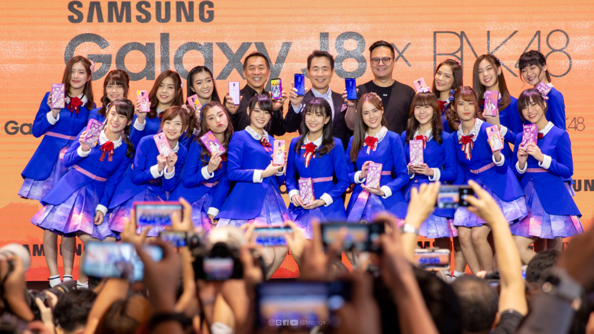 SAMSUNG ควงแขน BNK48 เป็น Brand Ambassador เปิดตัว Galaxy J8 ไอดอลสมาร์ทโฟน [มีภาพ มีคลิป อิ่มจุใจ]