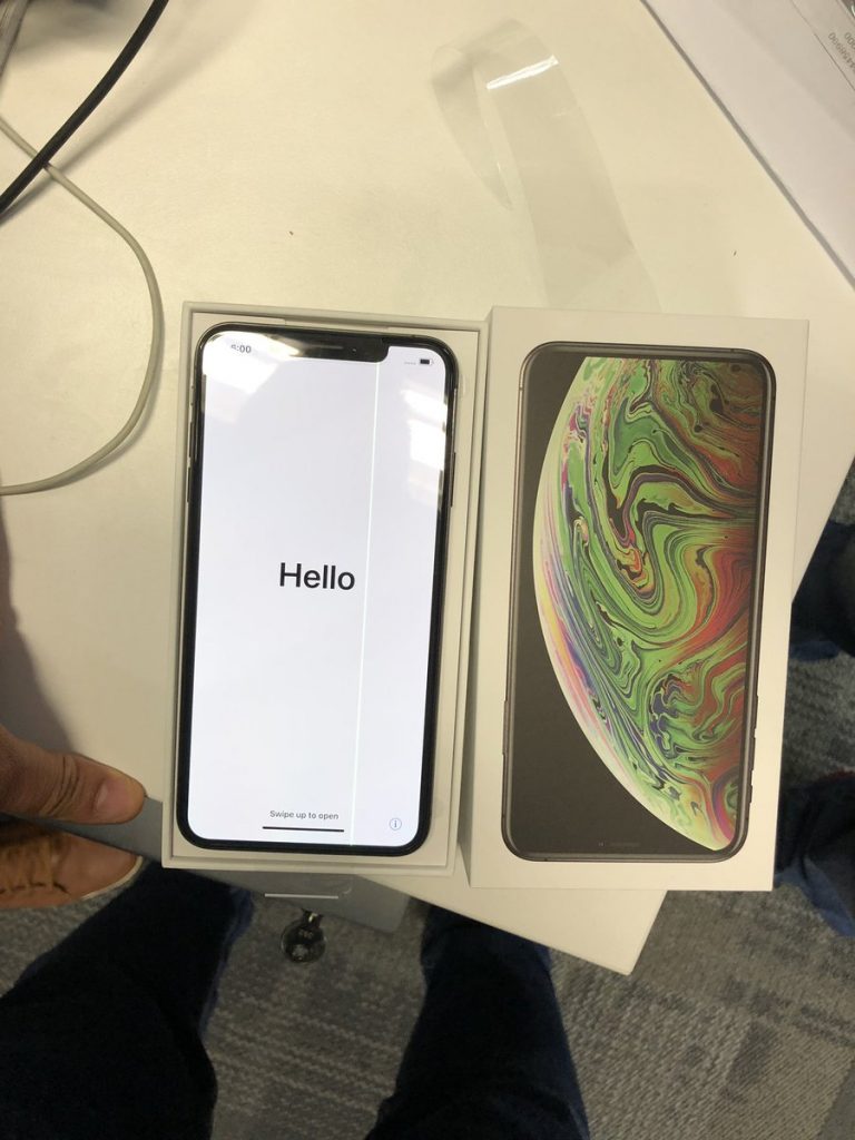 พบปัญหา iPhone XS Max หน้าจอขึ้นเส้นเขียวตั้งแต่แกะกล่อง!