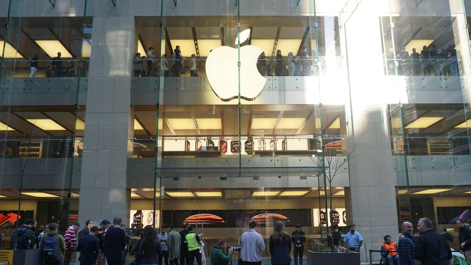 ชวนดูบรรยากาศ “iPhone XS และ XS Max” เริ่มวางขายที่ออสเตรเลีย “เป็นที่แรกของโลก”