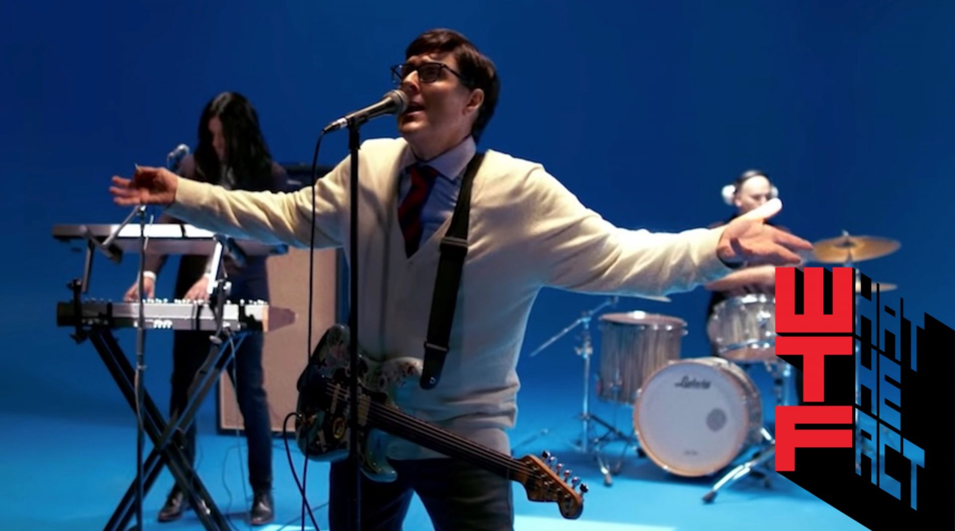 แสบกว่านี้ (อาจจะ) ไม่มีอีกแล้ว !!! Weezer ล้อเลียน MV ตัวเองใน MV เพลง “Africa”