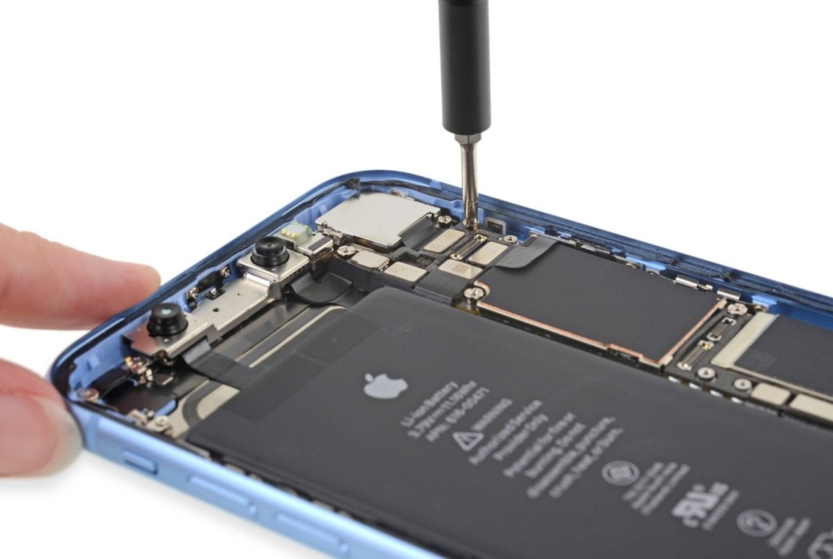 iFixit ชำแหละ iPhone XR : งานประกอบชั้นดีในมาตรฐาน Apple