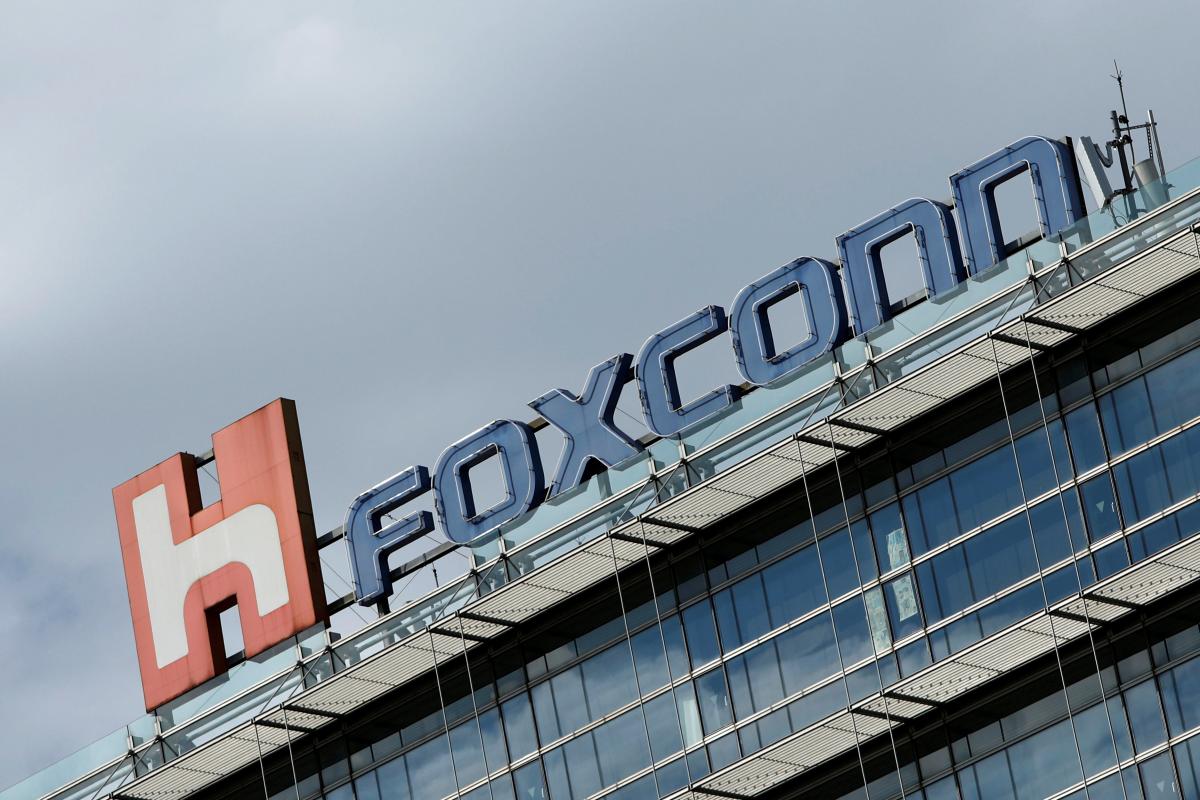 The logo of Foxconn, the trading name of Hon Hai Precision Industry, is seen on top of the company's building in Taipei, Taiwan March 30, 2018. REUTERS/Tyrone Siu