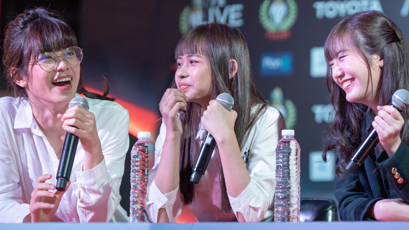 วี จิ๊บ แนทเธอรีน BNK48 โชว์ Caster ในงาน TOYOTA Master CS:GO Bangkok 2018[ภาพบรรยากาศ]