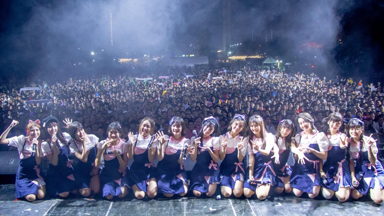 Sweat16 เซอร์ไพรส์แฟนคลับ โชว์เต็มเพลง Yakiniku ปิ้งย่าง ในงาน Cat Expo 5 [อัลบั้มภาพ, มีคลิป]