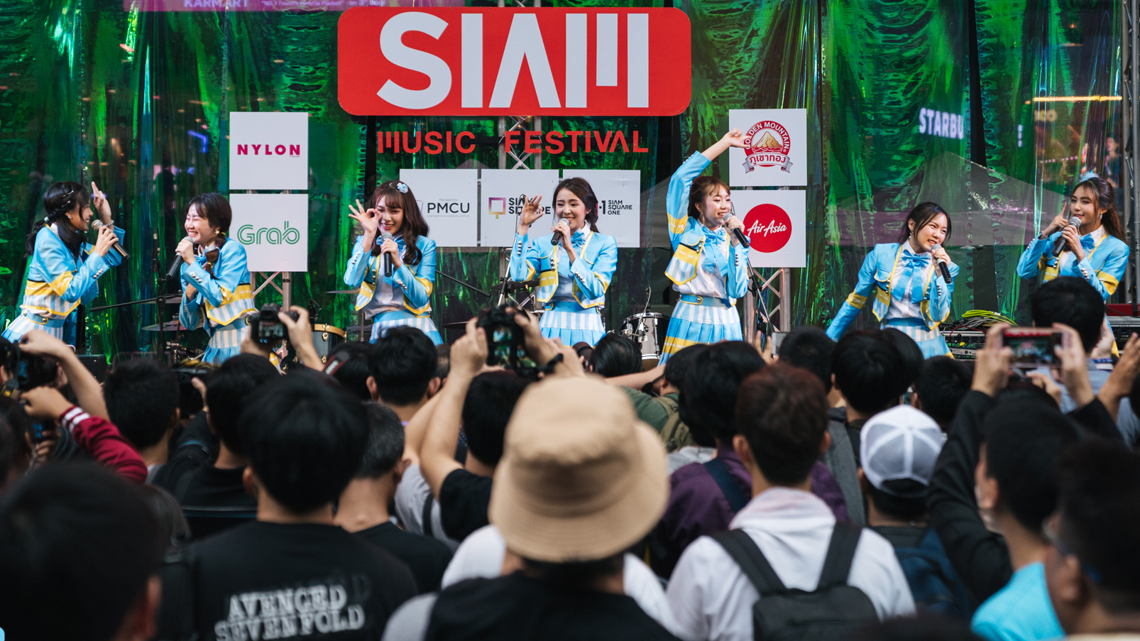 7th Sense อวดชุดน่ารัก น่ามอง “จ้องตา” ครั้งแรกในงาน Siam Music Festival 2018