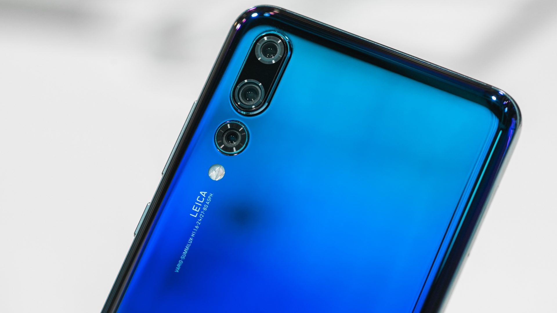 Huawei P30 Pro อาจมีติ่งและขอบจอโค้ง