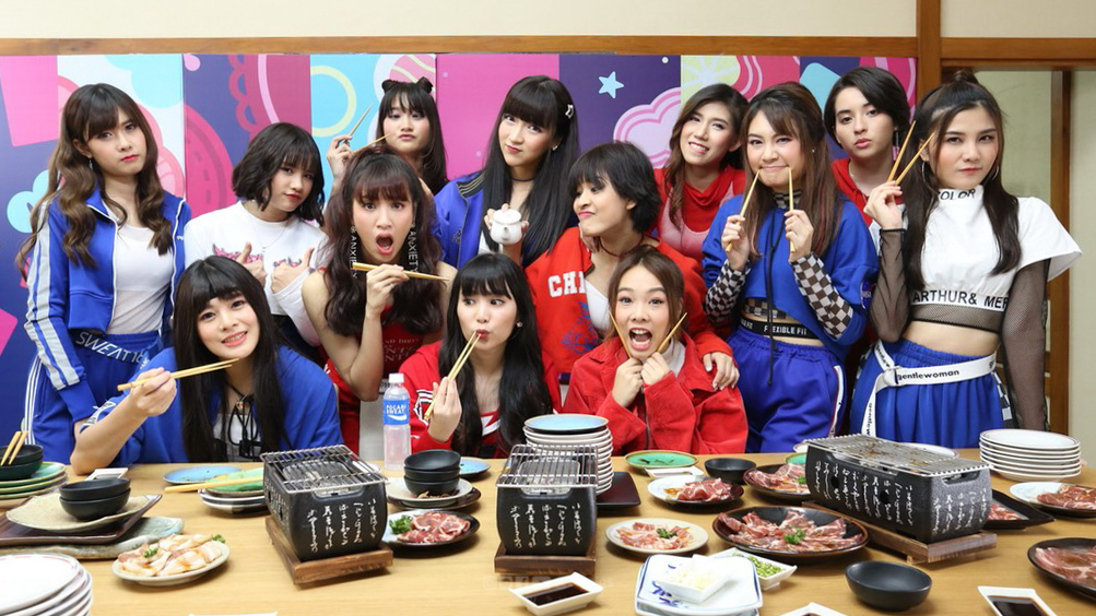 เผยภาพเบื้องหลัง 13 สาว SWEAT16! หลัง Mv ซิงเกิ้ล “ปิ้งย่าง” ทะลุล้านวิว