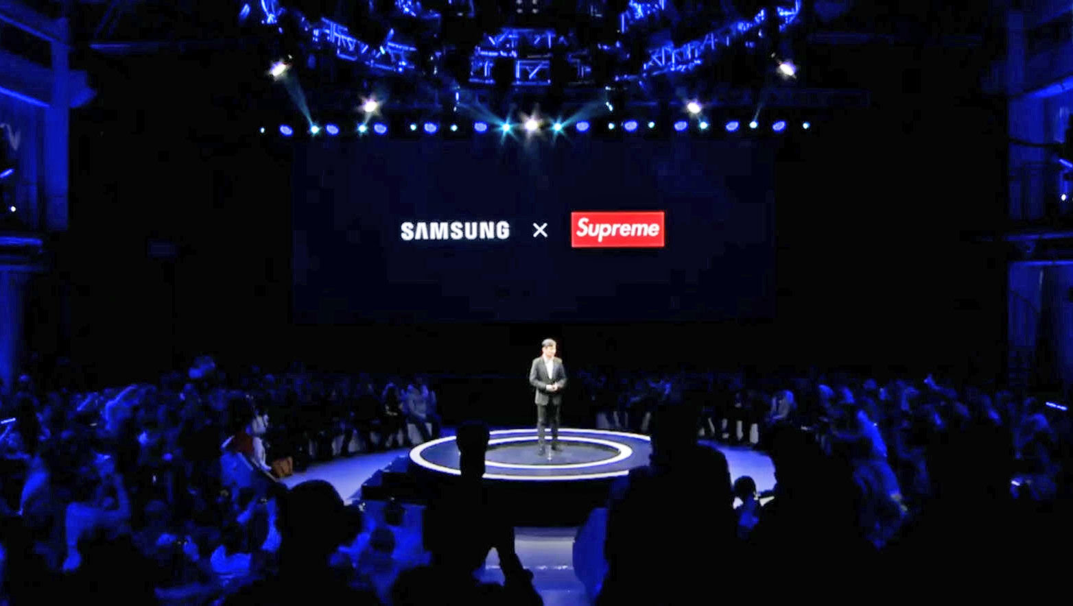 งานนี้มีฮา Samsung จับมือกับ Supreme แต่ดันเป็น Supreme ปลอม!