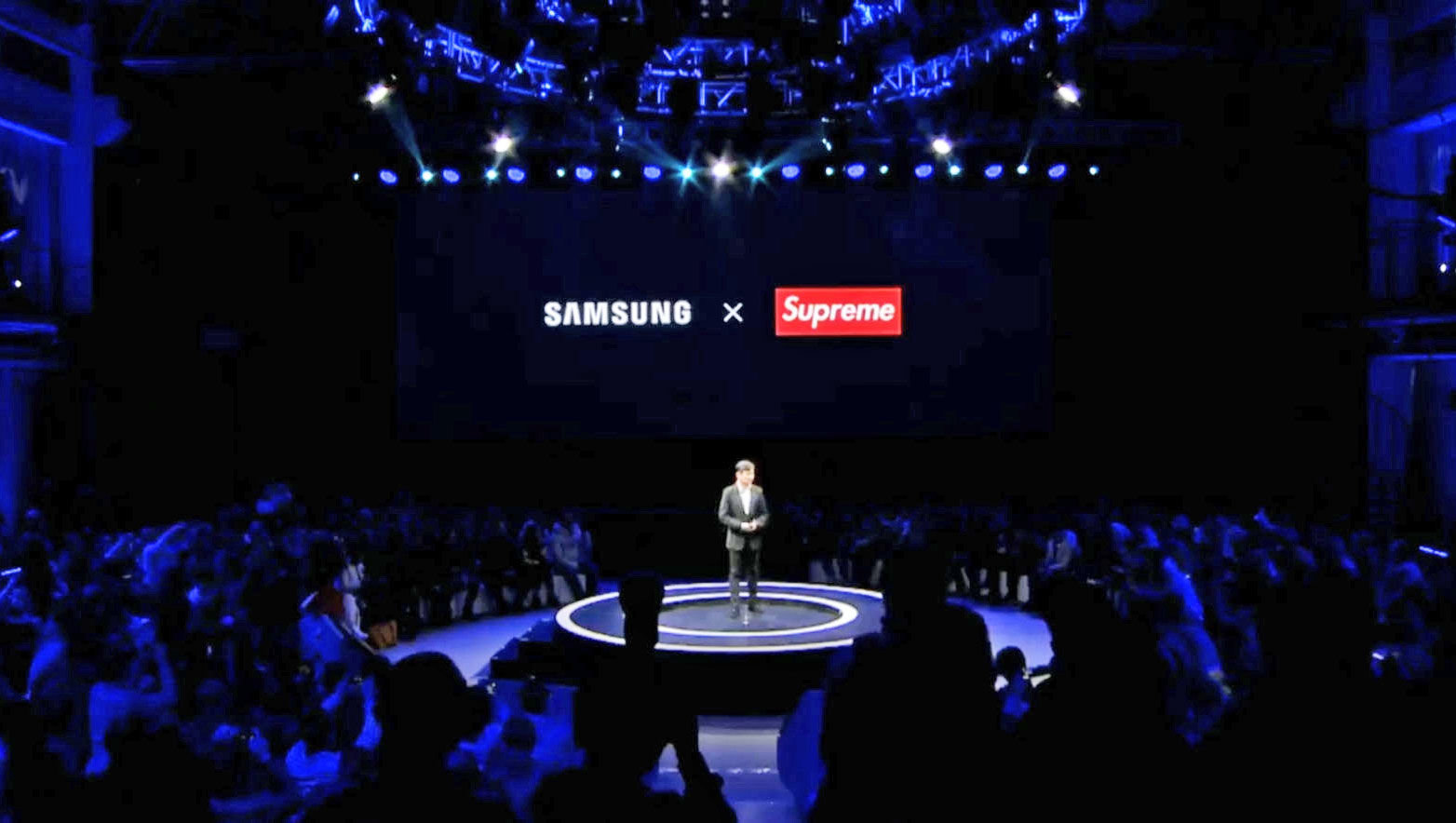งานนี้มีฮา Samsung จับมือกับ Supreme แต่ดันเป็น Supreme ปลอม!